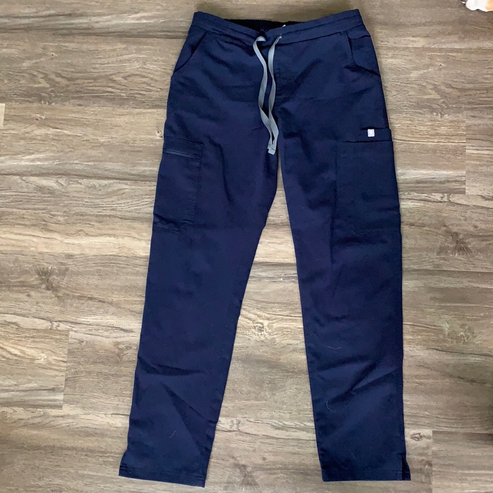 Figs navy straight leg scrub pants- xs petite